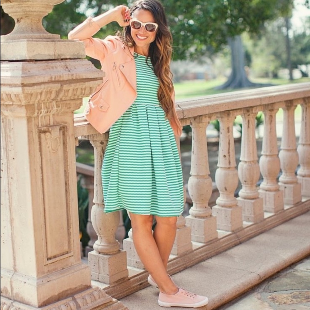 LuLaRoe Green & White Amelia Size Small EUC
